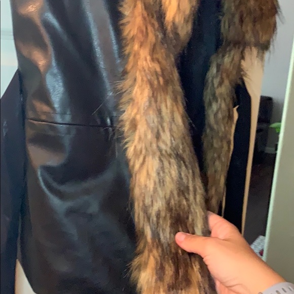 Lanshifei fur and faux leather vest - Picture 3 of 12
